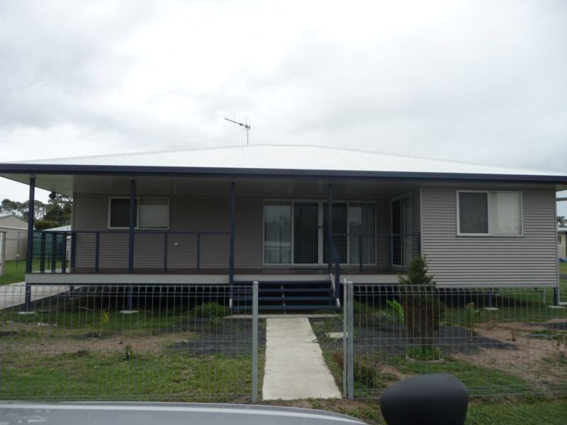 8 Smith Street, Buxton QLD 4660