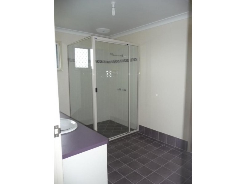 8 Smith Street, Buxton QLD 4660