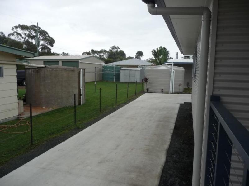 8 Smith Street, Buxton QLD 4660