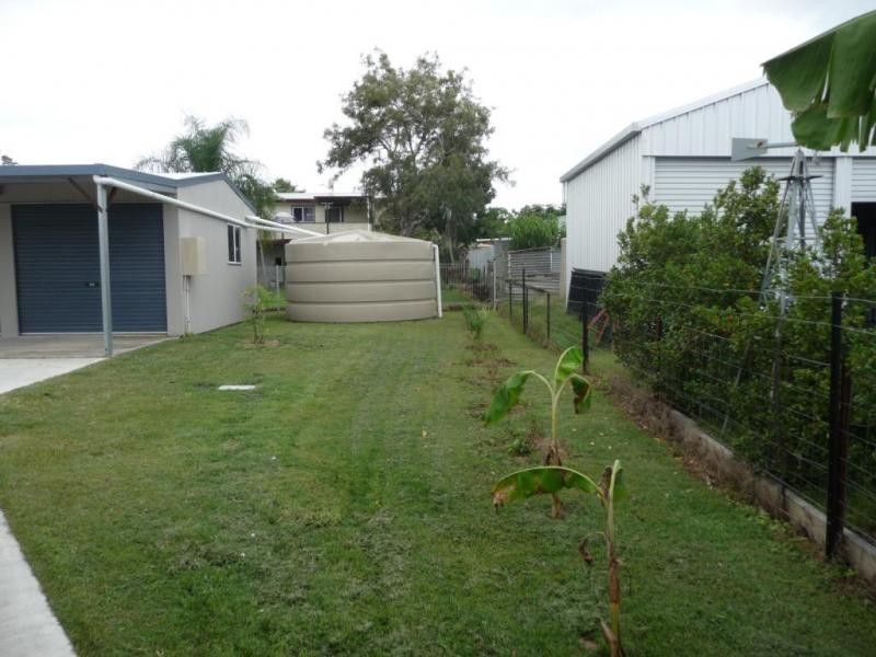 8 Smith Street, Buxton QLD 4660