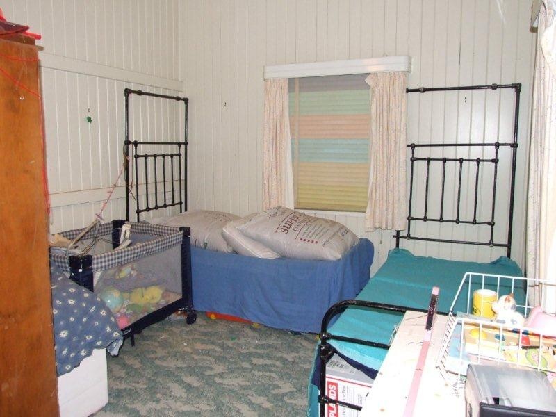 8 WALSH STREET, Biggenden QLD 4621