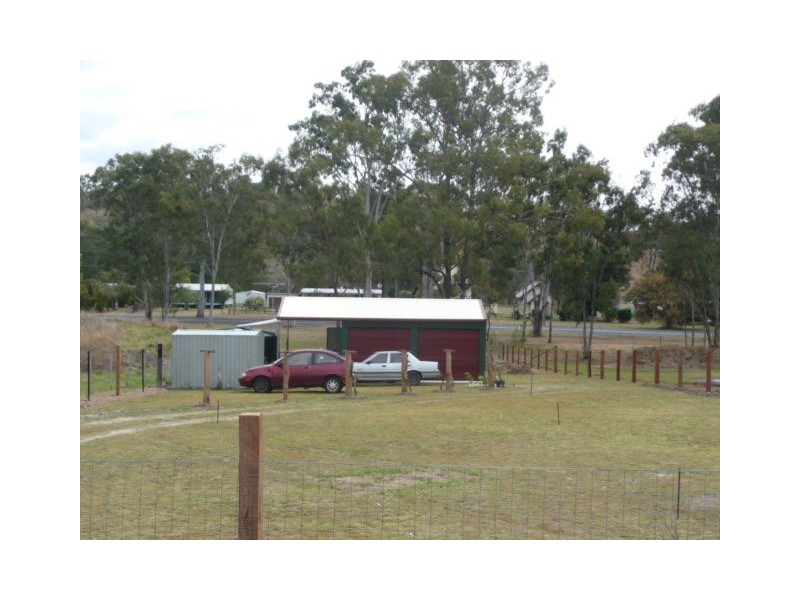 18 QUEEN STREET, Dallarnil QLD 4621