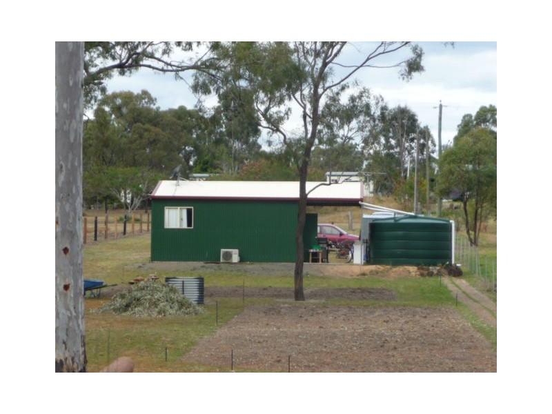 18 QUEEN STREET, Dallarnil QLD 4621