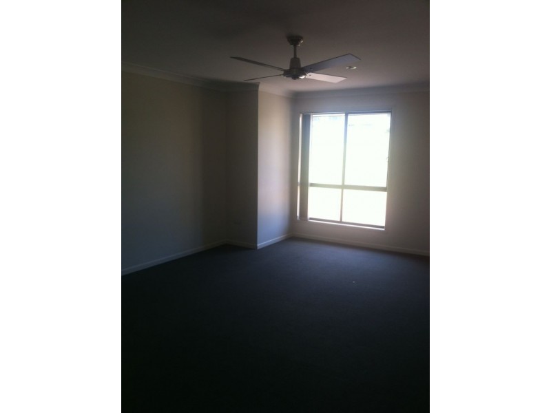 27 Pioneer Ave, Childers QLD 4660