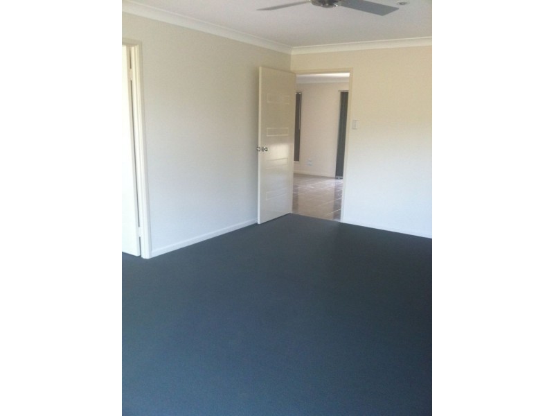 27 Pioneer Ave, Childers QLD 4660