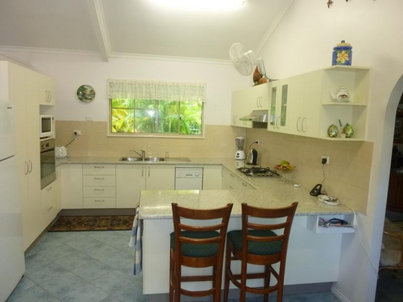174 SUNNYBRAE CIRCUIT, REDRIDGE, Childers QLD 4660