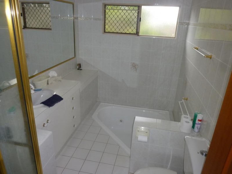 5 Cevn Street, Childers QLD 4660