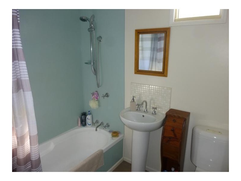 2 JOHN STREET, Biggenden QLD 4621