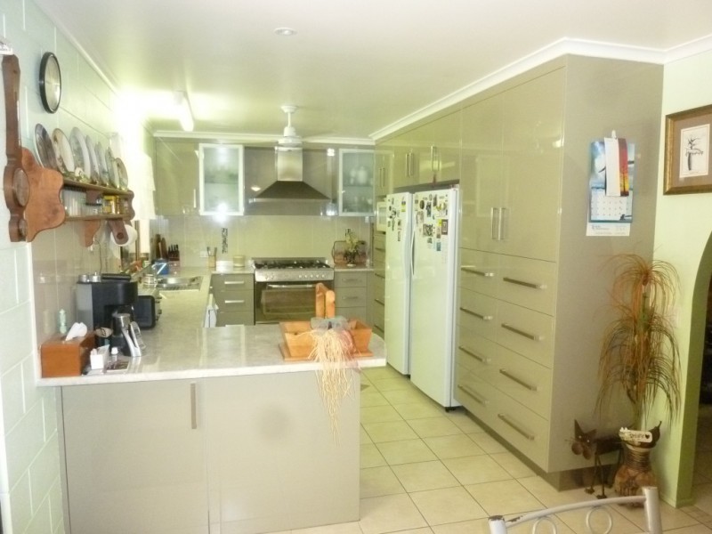 2 LEESONS ROAD, Redridge QLD 4660