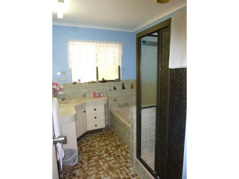 2 LEESONS ROAD, Redridge QLD 4660