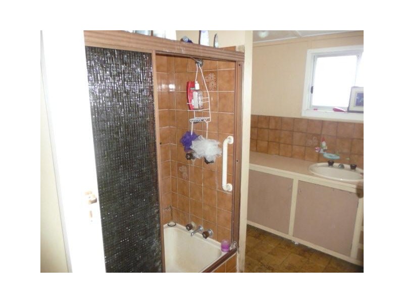 17 BROOKES STREET, Biggenden QLD 4621