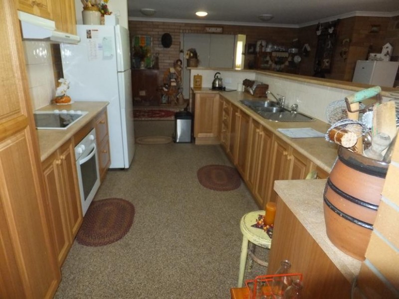 8 WHITES ROAD, Horton QLD 4660