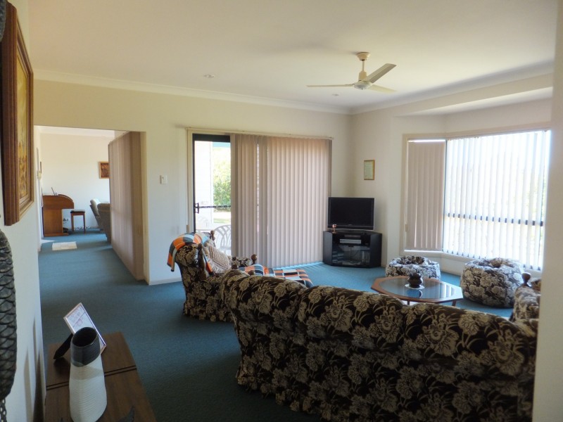 141 RAINBOWS ROAD, South Isis QLD 4660