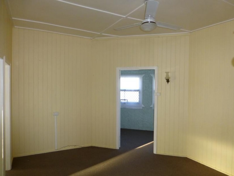 12 Edward Street, Biggenden QLD 4621