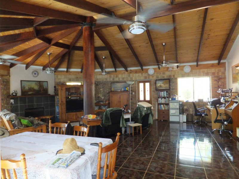 264 RAINBOWS ROAD, South Isis QLD 4660