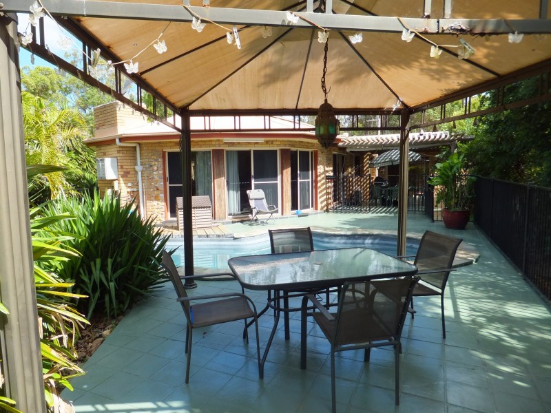 264 RAINBOWS ROAD, South Isis QLD 4660