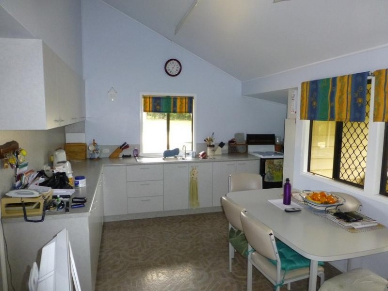 6 WALSH STREET, Biggenden QLD 4621