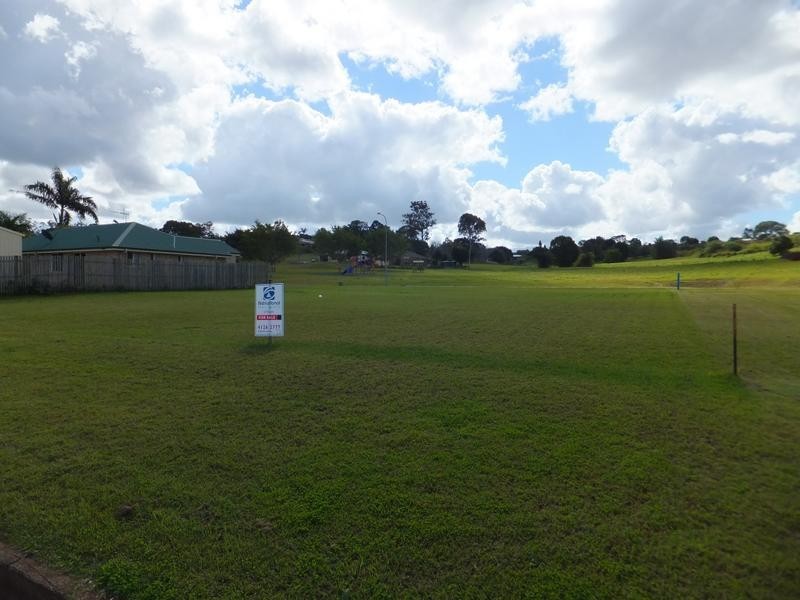 17 PIONEER AVENUE, Childers QLD 4660