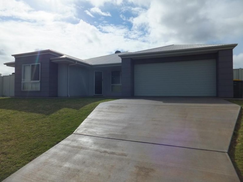 22 PIONEER AVENUE, Childers QLD 4660
