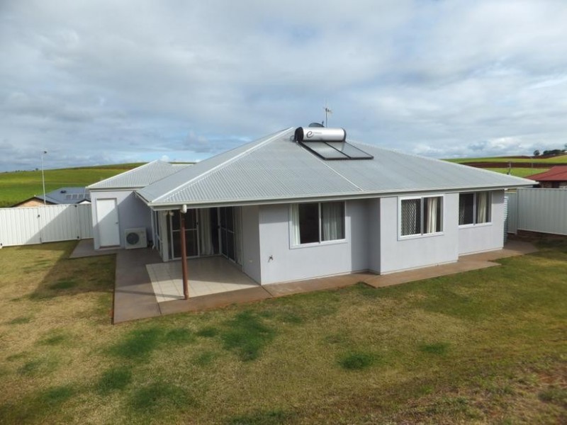 22 PIONEER AVENUE, Childers QLD 4660