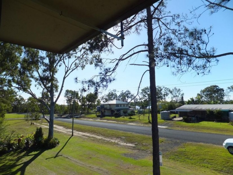 9 HUME STREET, Buxton QLD 4660