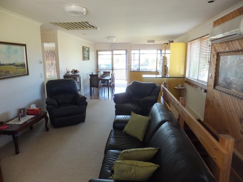 9 HUME STREET, Buxton QLD 4660