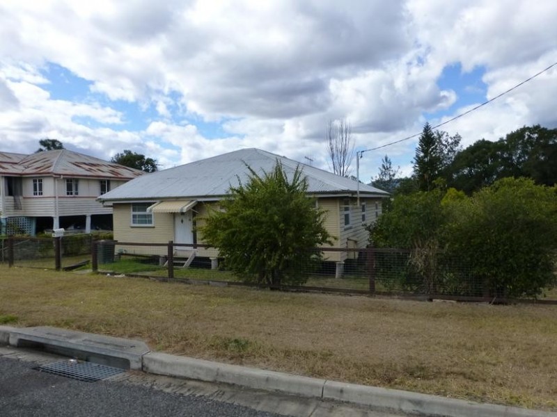 4 Gloucester Street, Biggenden QLD 4621