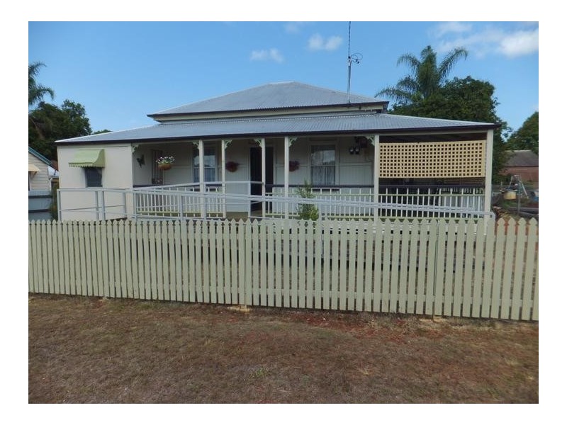4 NOAKES STREET, Childers QLD 4660