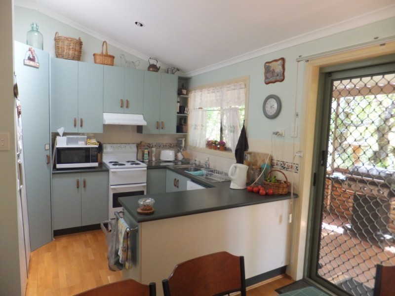 125 RAINBOWS ROAD, South Isis QLD 4660