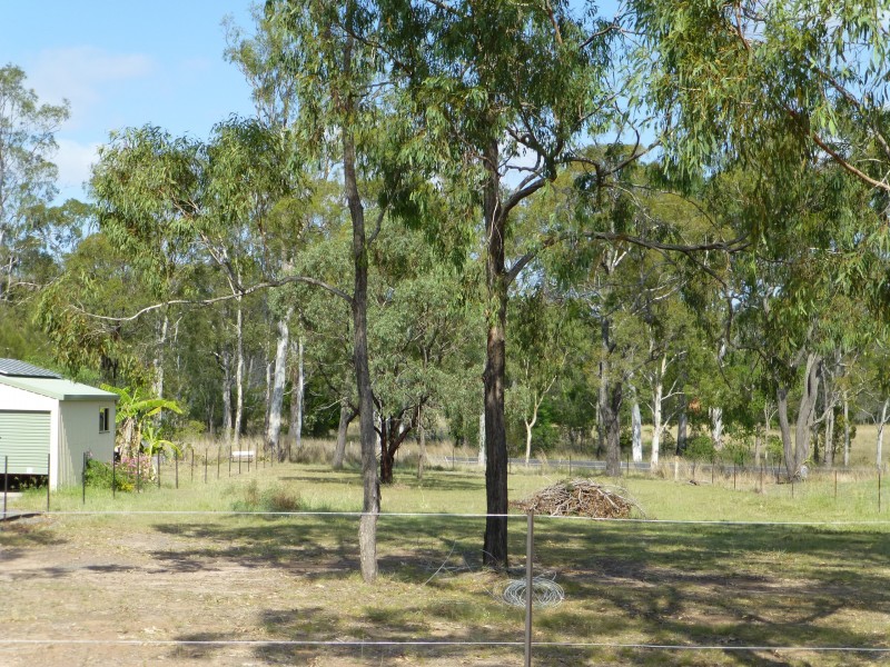 8 QUEEN STREET, Dallarnil QLD 4621