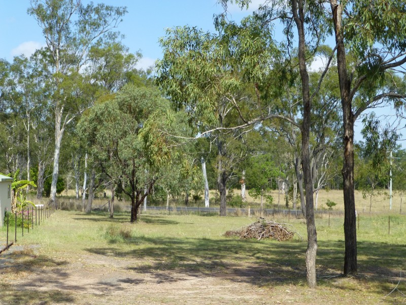 8 QUEEN STREET, Dallarnil QLD 4621