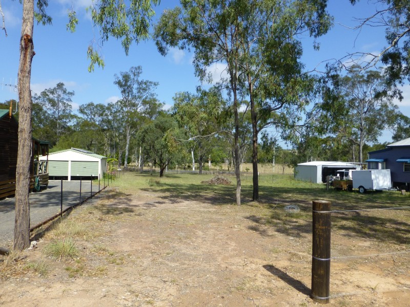 8 QUEEN STREET, Dallarnil QLD 4621