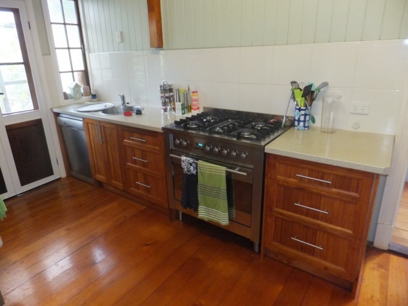 9 MACROSSAN STREET, Childers QLD 4660