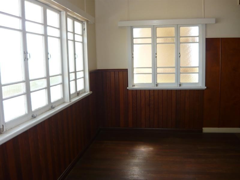 11 Macrossan Street, Childers QLD 4660