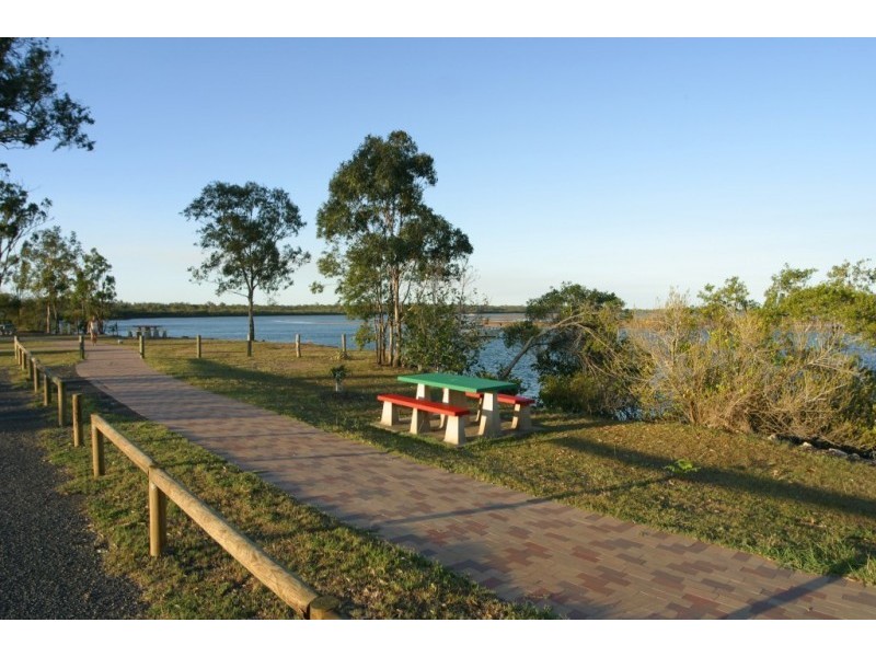 8 RIVER ROAD, Buxton QLD 4660