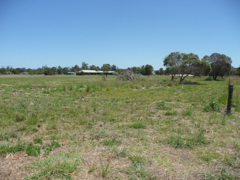 8 RIVER ROAD, Buxton QLD 4660