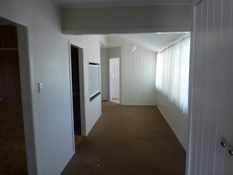 7 MACROSSAN STREET, Childers QLD 4660