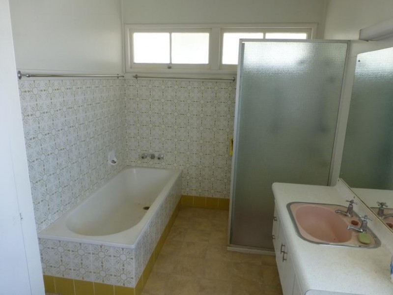 7 MACROSSAN STREET, Childers QLD 4660