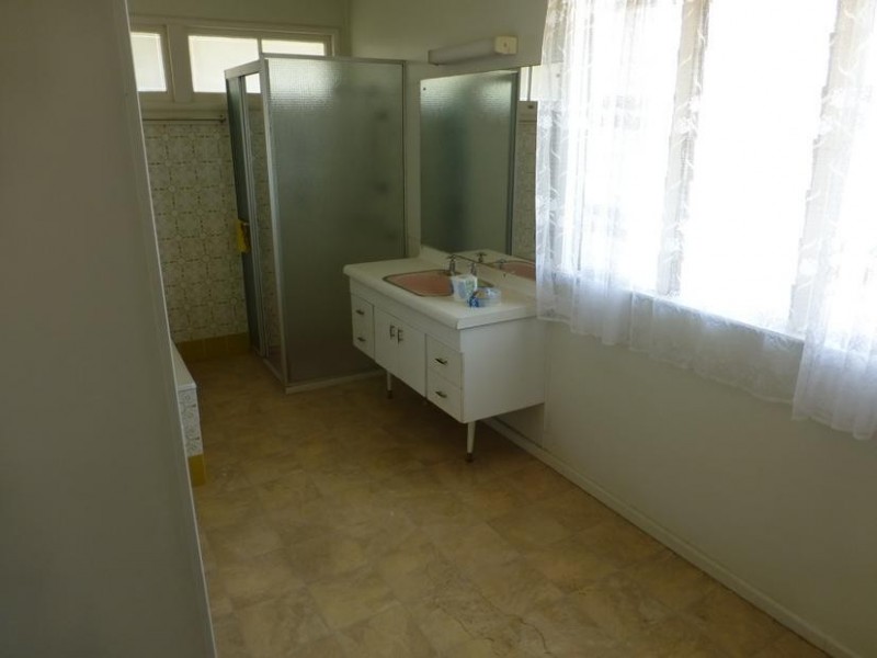 7 MACROSSAN STREET, Childers QLD 4660