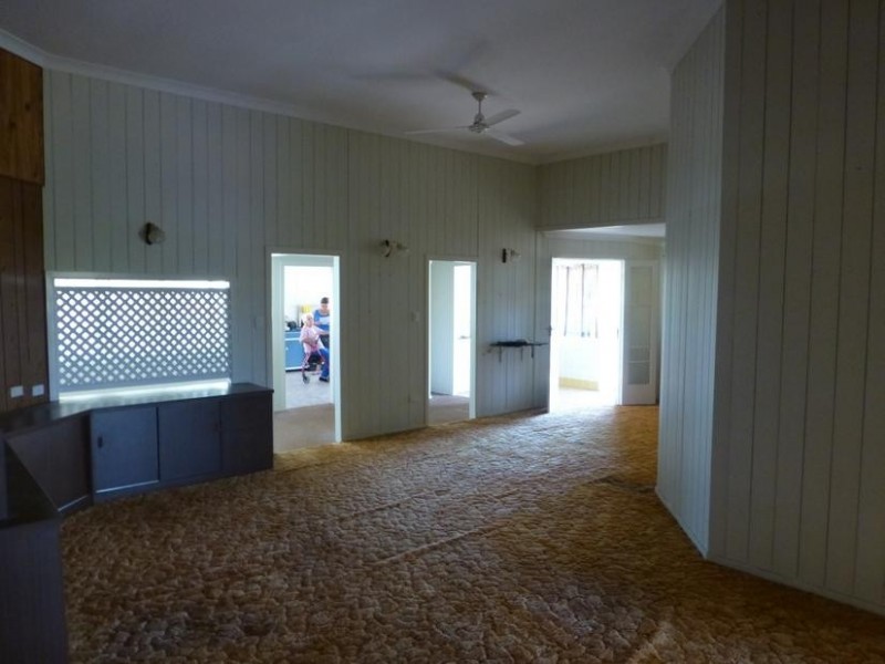 7 MACROSSAN STREET, Childers QLD 4660