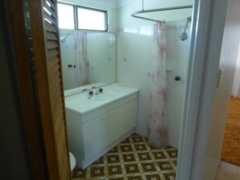 7 MACROSSAN STREET, Childers QLD 4660