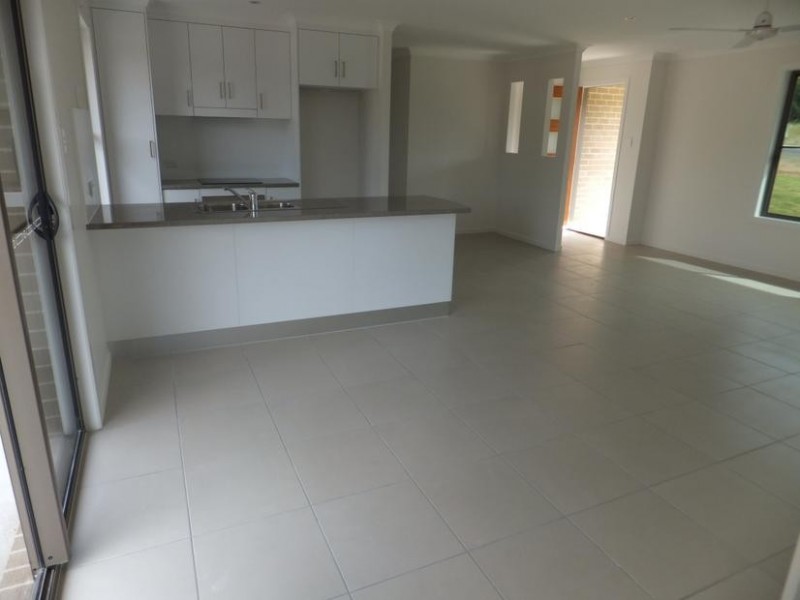 8 STRINGYBARK COURT, Apple Tree Creek QLD 4660