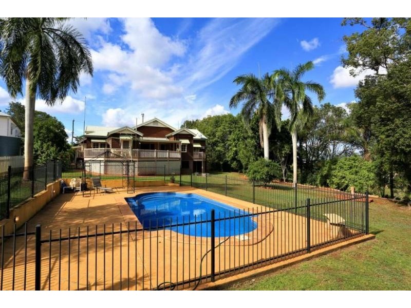 14 TAYLOR STREET, Childers QLD 4660