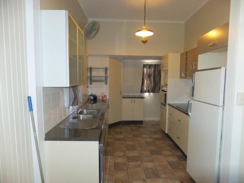 5 PIZZEY STREET, Childers QLD 4660