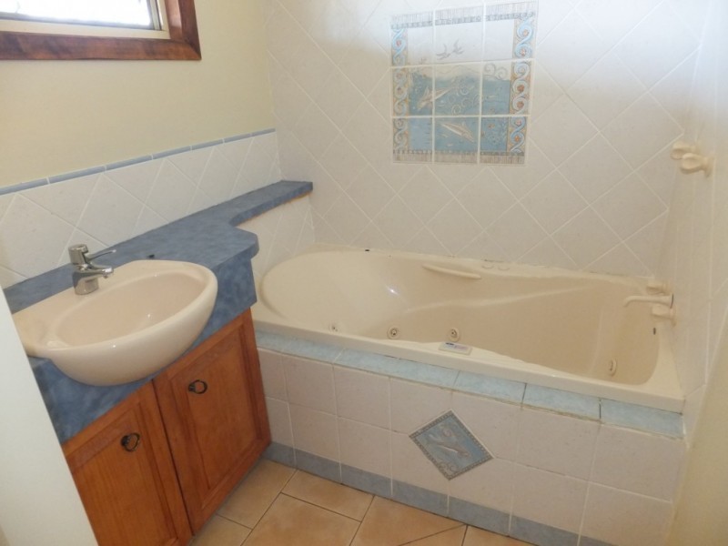 42 REDRIDGE CRESCENT, Redridge QLD 4660