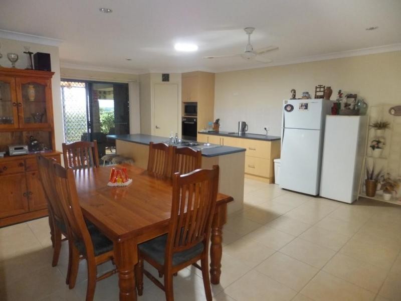 8 NELSON STREET, Childers QLD 4660