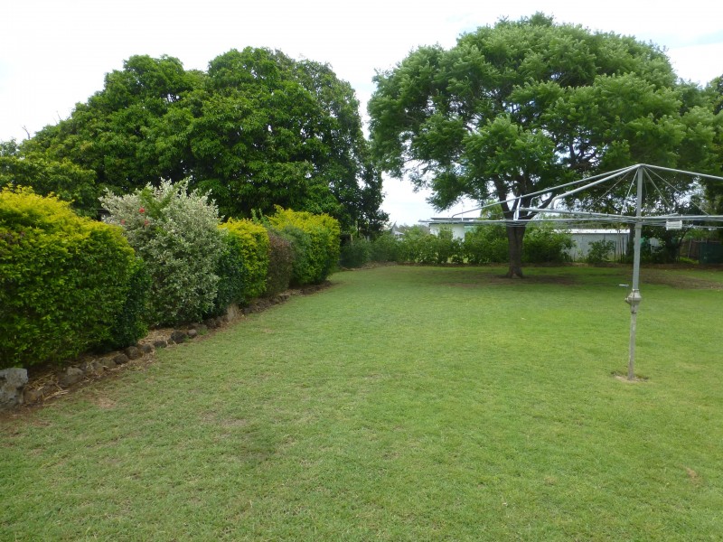 40 Walsh Street, Biggenden QLD 4621