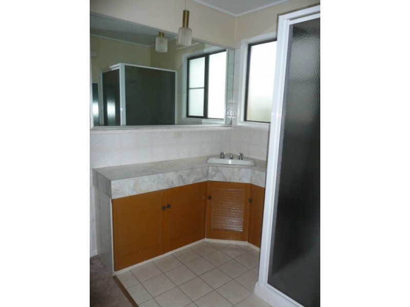 2 Hinkler Street, Childers QLD 4660