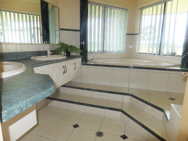 2 GREEN VALLEY COURT, North Isis QLD 4660