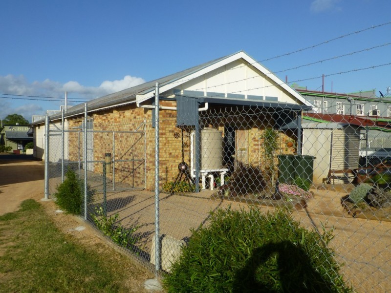 25 EDWARD STREET, Biggenden QLD 4621